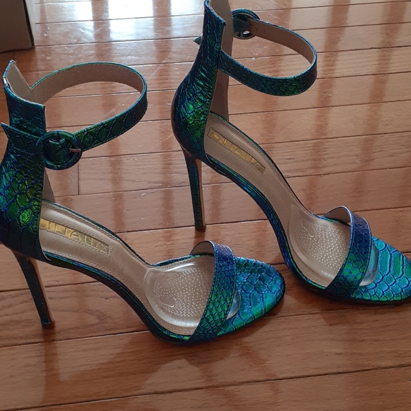 Green Hologram Sexy Sandals - Picture 2 of 5